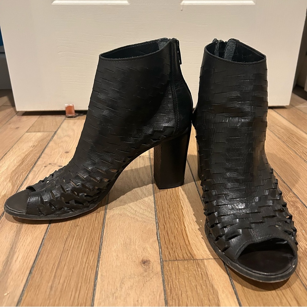 Authentic Italian Leather Black Peep-Toe Ankle Booties Heels size 8